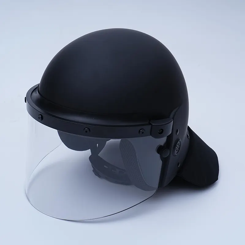 Kask przeciw zamieszkom z pełnym pokryciem