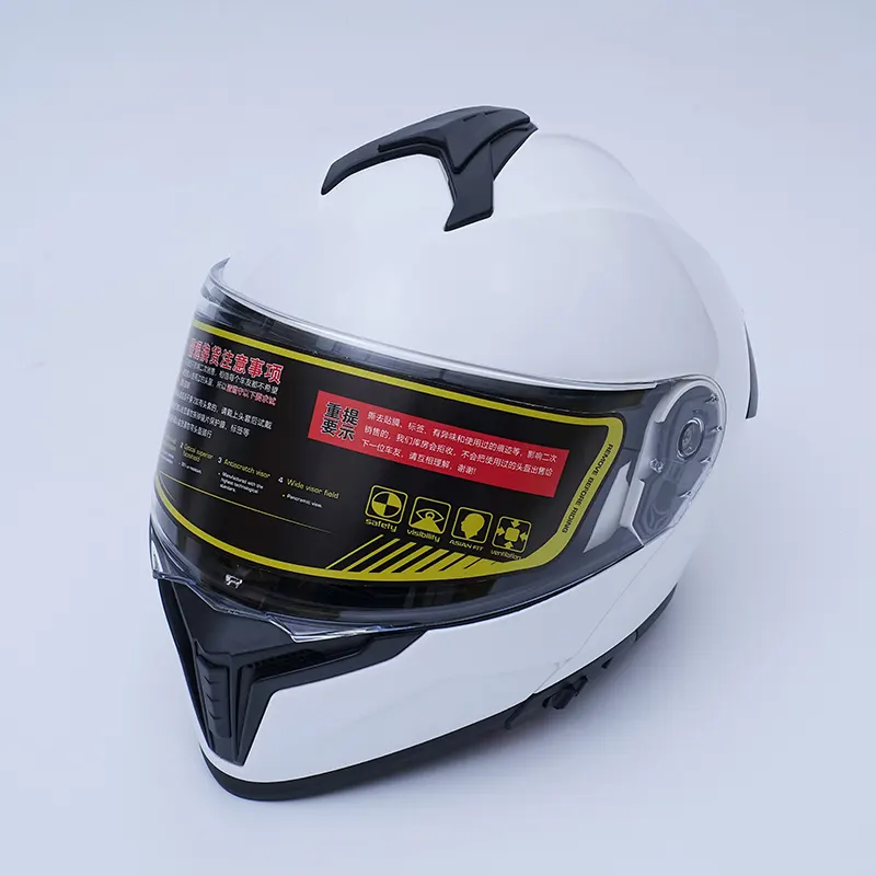 Wentylowany kask motocyklowy integralny